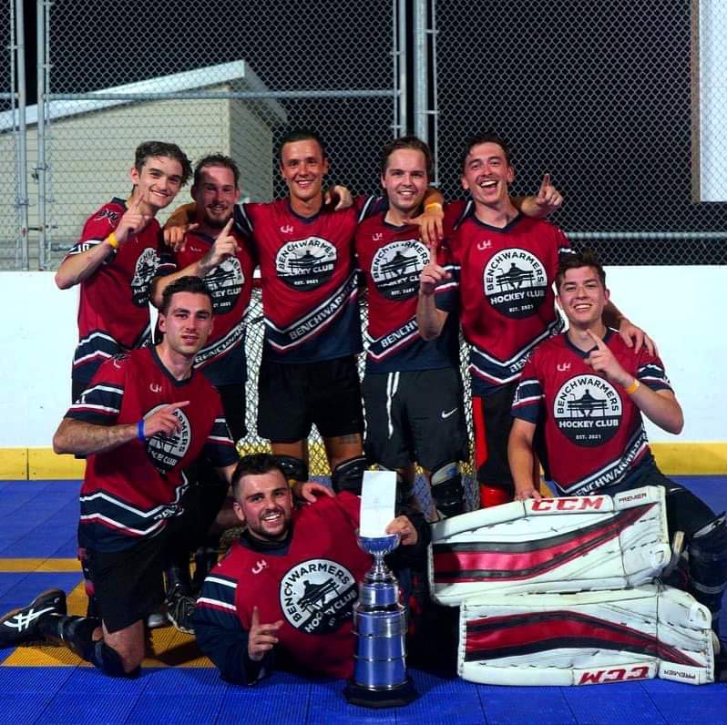 JeanDavidLabre1's tweet photo. J'annonce officiellement ma retraite du dek hockey professionnel. J'aimerais remercier ma famille, mes amis, mes coéquipiers ainsi que l'organisation des Benchwarmers pour ces deux dernières années qui resteront gravées dans ma mémoire. #BWS https://t.co/ID0WfA4xkJ