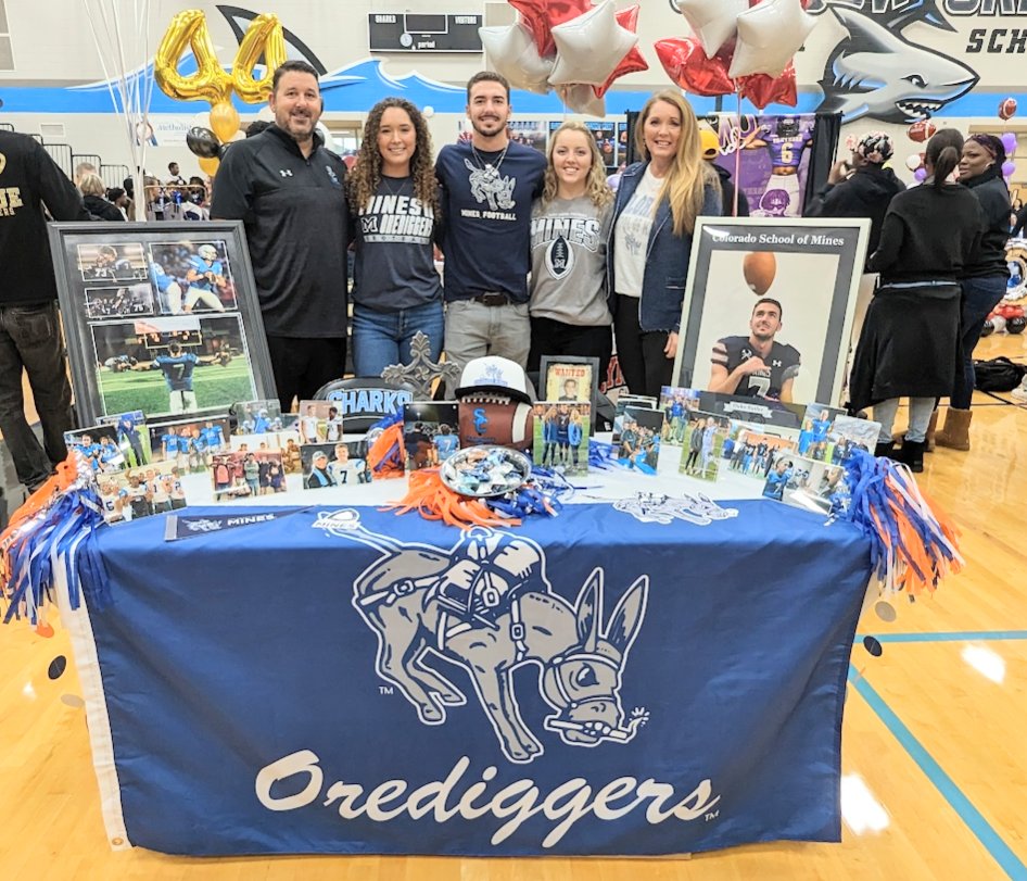 ShadowCreekHS's tweet photo. Congratulations to Duke Butler, John Best, Tyson Kestner, and Sean Gilbert on signing with Colorado School of Mines. Fins Up!!! https://t.co/vTwxu8EUbB