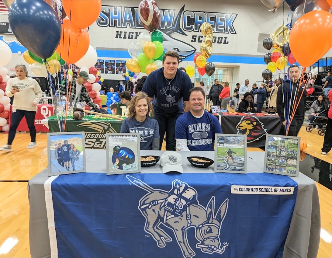 ShadowCreekHS's tweet photo. Congratulations to Duke Butler, John Best, Tyson Kestner, and Sean Gilbert on signing with Colorado School of Mines. Fins Up!!! https://t.co/vTwxu8EUbB
