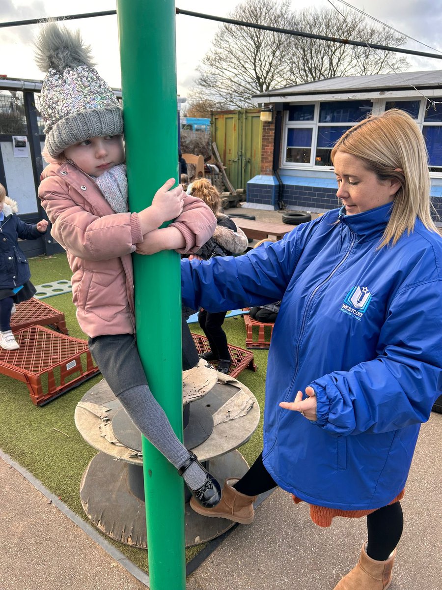 WestcottPrimary's tweet image. This afternoon was all about taking risks in a controlled environment 😃 #WestcottReception #OutdoorProvision #DevelopingConfidence #GrossMotorSkills