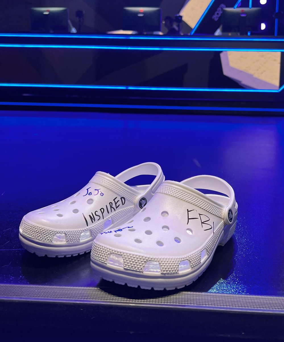 EvilGeniuses's tweet image. Two Crocs connoisseurs = Best mid/jungle duo

Tag your duo in the replies, RT, and follow for a chance to win a pair of signed Crocs—the winner will be announced after our #LCS games this week 😈 #LIVEEVIL