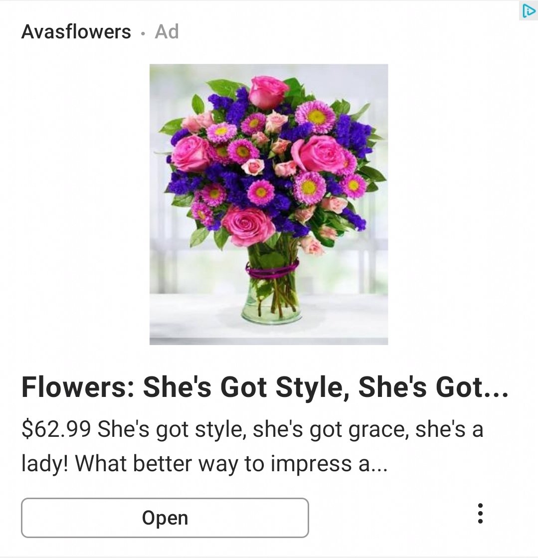 RP54376704's tweet photo. @AvasFlowers very disappointed in my order/delivery today..they were to look like the picture on the left ,the picture on the right is what my coworker received...big difference,  cost me $118 in all..I will never order through your service again https://t.co/10tpyWwjAI