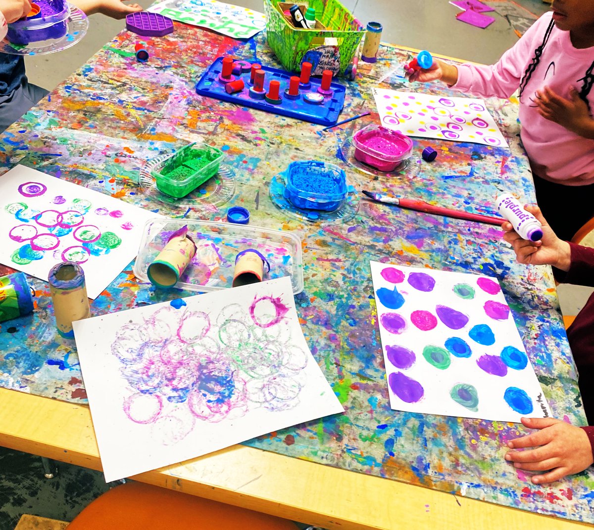 msbinghamcasey's tweet photo. More joy in the art studio on Global School Play Day! #GSPD2023 @ms_bentley  @MsKim_First #circleday @HortonsCreekES https://t.co/hYwpRSLHZv