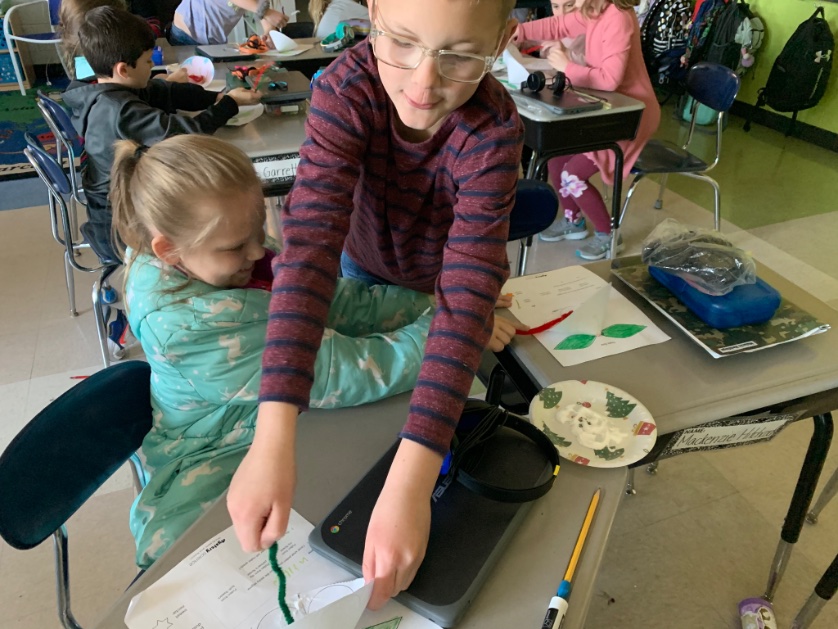 Leslie01482706's tweet photo. Third grade students investigating why plants make a flower and the structures involved.
They also answered the question, “How could you change your flower to make it easier for bees to carry pollen to the stigma?”
#plantstructureandfunction
#mysteryscience
#pollination https://t.co/lilyZ0Axbf