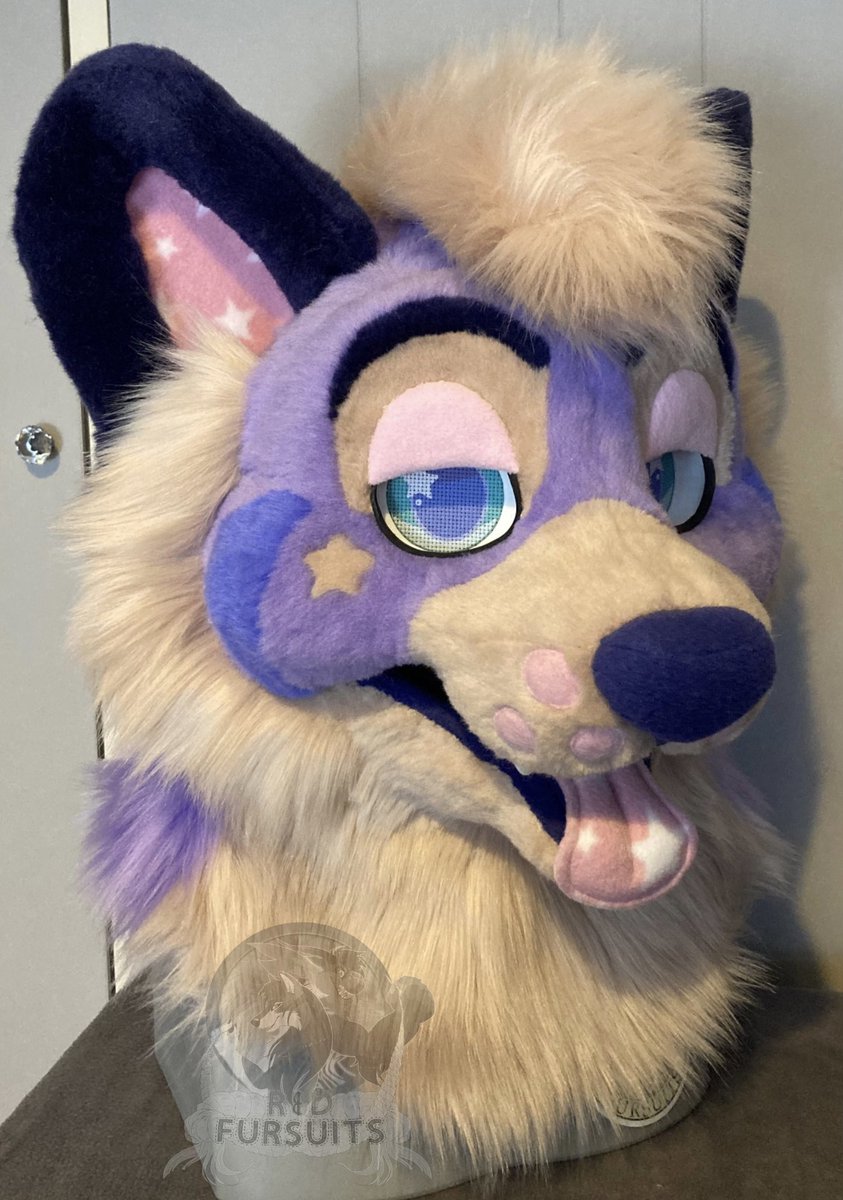 RandDfursuits's tweet image. The head shots are all done will upload them to instagram tomorrow. Fun working with a blend of resin and foam, nice to be building something a bit different. 
#fursuit #fursuitmaker #fursuitbuilder