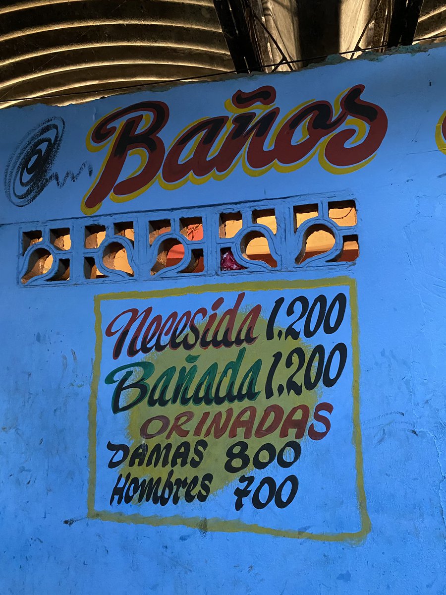 Los baños del mercado de Bazurto en Cartagena de Indias.