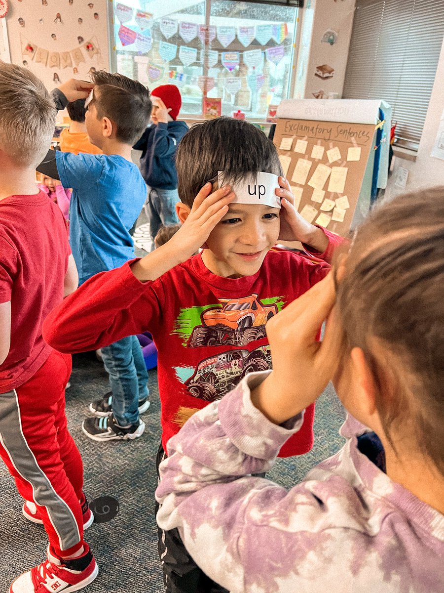 heymrstraugott's tweet image. Snap Word Heads Up 🫰 We love not only reviewing our snap words but also reviewing the phonics behind our snap words 💗 #twehowl #phonics #scienceofteachingreading #missogleahappycampers #firstgrade