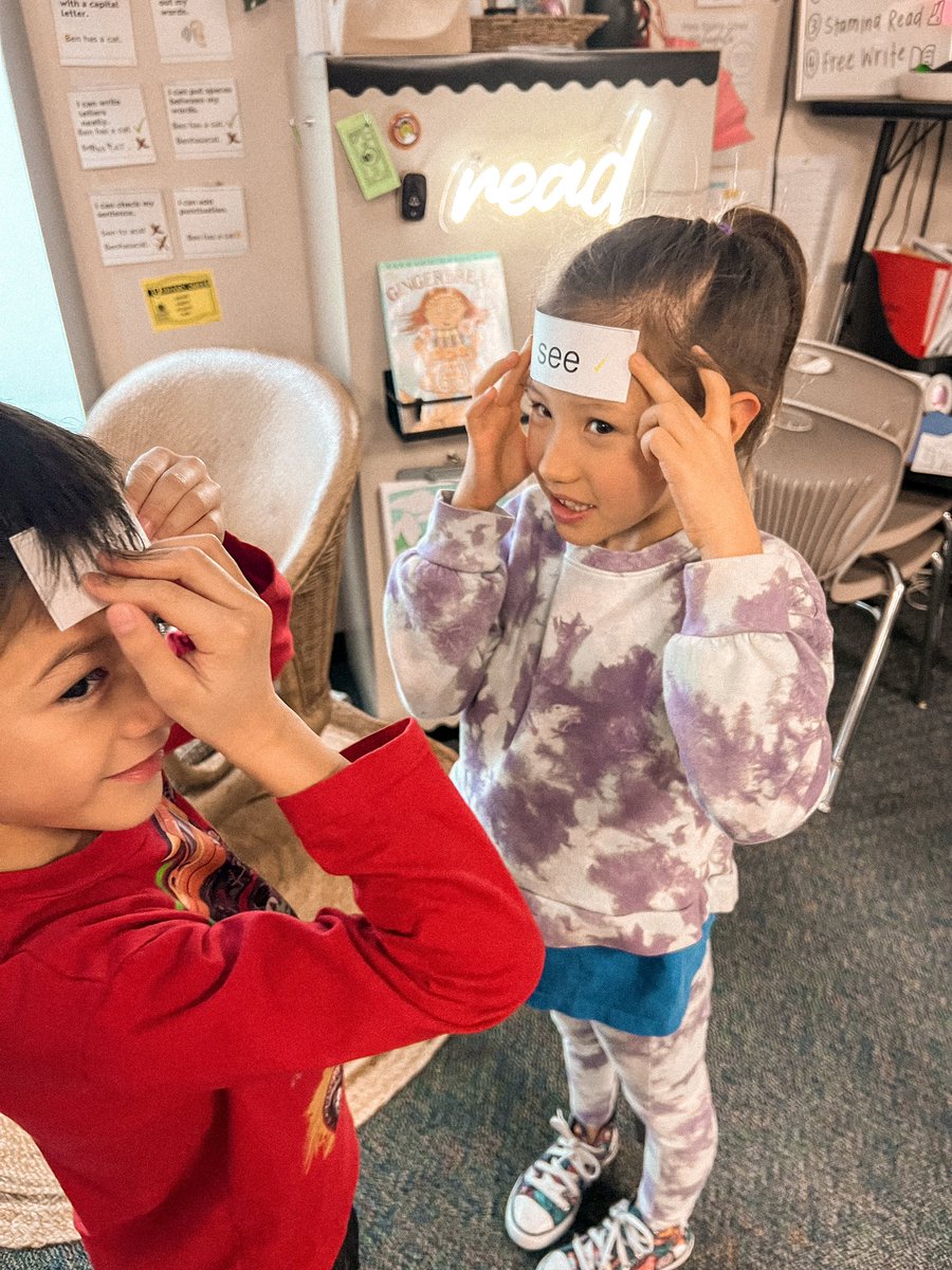 heymrstraugott's tweet image. Snap Word Heads Up 🫰 We love not only reviewing our snap words but also reviewing the phonics behind our snap words 💗 #twehowl #phonics #scienceofteachingreading #missogleahappycampers #firstgrade