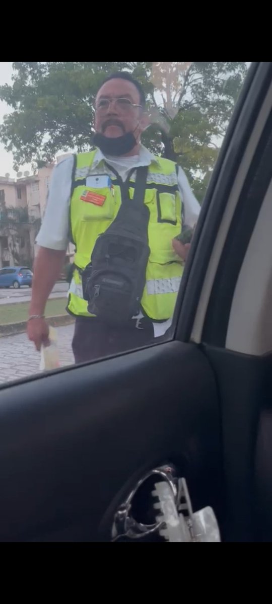 MoskoDeepshow's tweet photo. Los cuicos andan sobres, que por que traigo las placas vencidas de otro estado, me iba a dar infracciones, y llamarle a la grua por que no puedo circular... Y como les dije que procedieran como decia el reglamento que me mostraron, "pues me hizo el enorme favor de dejarme ir" https://t.co/YXPjy59Fyg