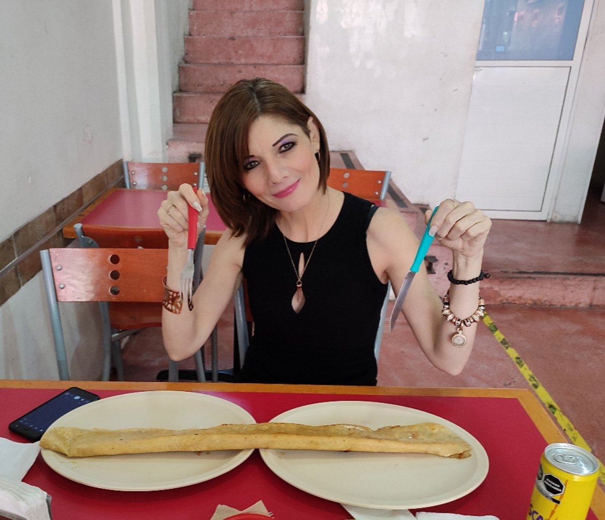 liz_flaquis's tweet photo. La hora de la comida, hoy tocó degustar un " pequeño" antojo garnachero , jiji 😝😬😱 Provecho a todos ! 💋
#FelizMiercoles #comida #antojo #Miercoles #machete #Guerrero #garnachero #FebreroLoInicio #rico #provecho #eating #Wednesday #Visit #restaurant https://t.co/oEXJiruvKD