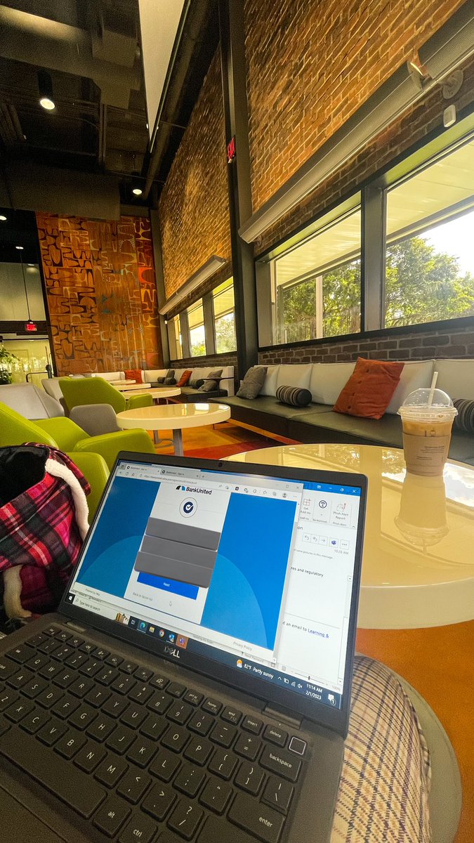 alessia_granda's tweet photo. First day at @BankUnited as a Credit Analyst Intern! 
Wish me luck 🍀  #WeAreFIU #internship https://t.co/47r0I0cXqv