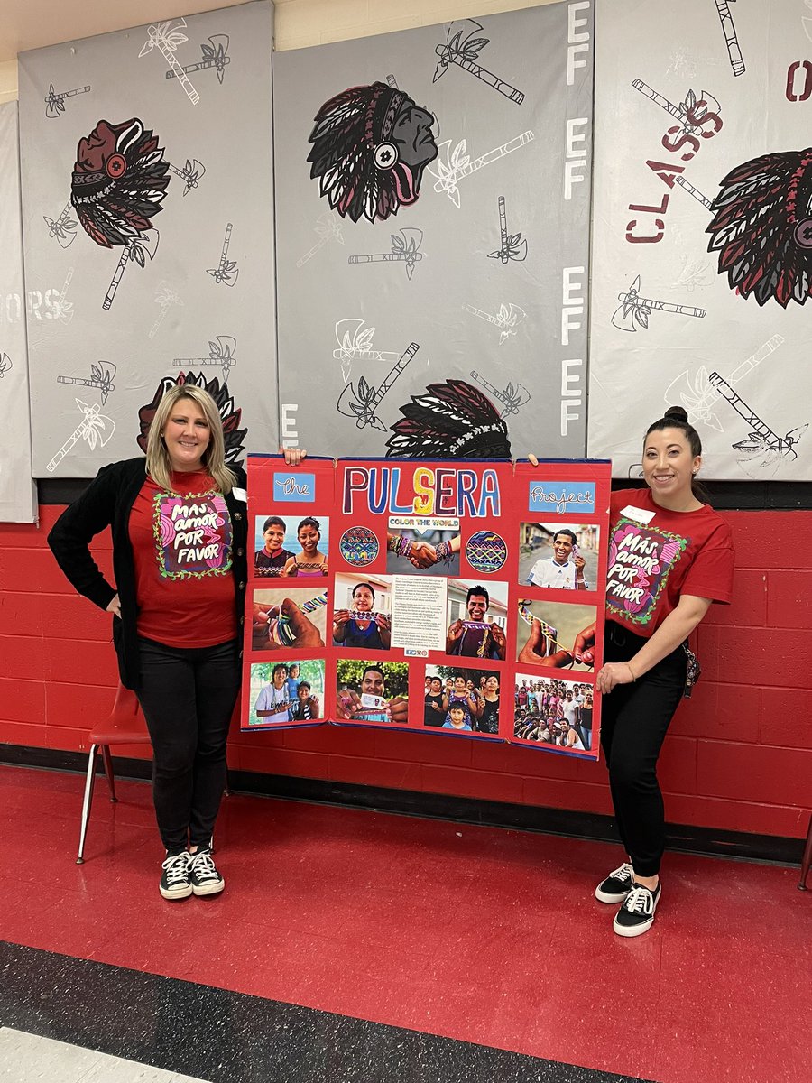 SenoritaMediate's tweet photo. Spanish teachers representing at the SGA Night of Service! Lots of great kids here tonight giving back to local & global communities! ☺️ #efproud #ThePulseraProject
#EFNOS23 @srtathurston https://t.co/FZ88IHMtsh