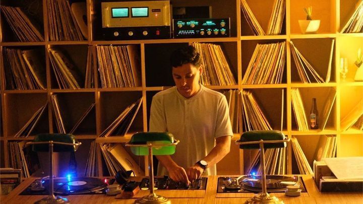 hifivancouver's tweet photo. Here’s hoping your weekend looks a little something like this.
Photo by: @folkartsrarerecords
#BlueMeters #McIntoshLabs #HifiBar #NowSpinning #hifiaudio #vinylcollection #audiophilecommunity https://t.co/IdPbDsAVbR https://t.co/EhJ4Rz03oR