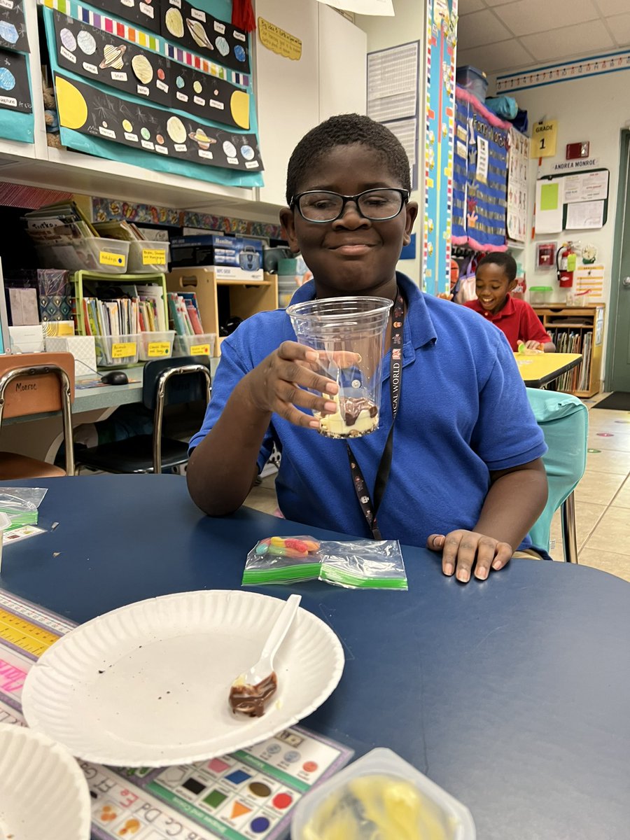 monroeandi100's tweet photo. Snack Pack Science - Ss recreated the layers of Earthβs soil today. Yummy learning πͺ± π #firstgrade #CESBuzzing https://t.co/U5PbUE7vET