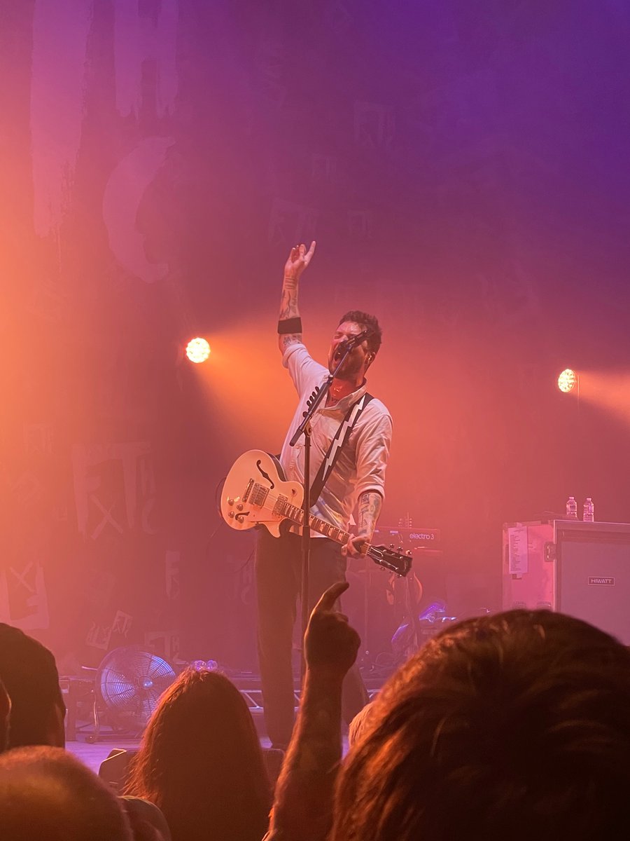 AndyF_Art's tweet photo. @frankturner @WilswoodBuoys @LotteryWinners Awesome stuff all. Smashed it. Thanks for a great night. Xx https://t.co/RsddfJYQeA