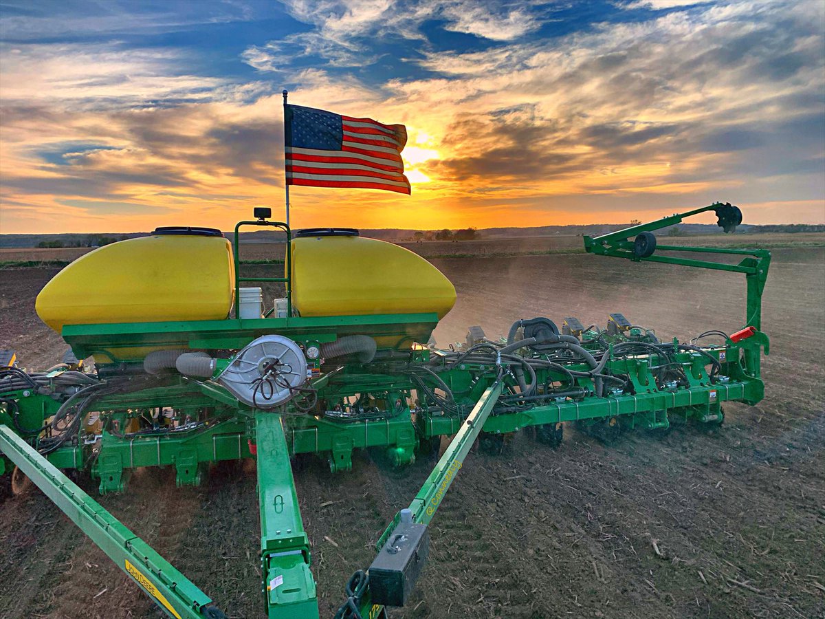 Qconnealy19's tweet photo. It’s cold out, can we go planting yet!? https://t.co/8IbhAgripr