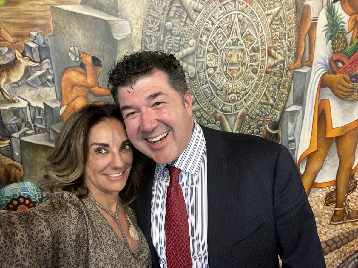 Mañana será galardonado el tenor mexicano Luis Chapa un orgullo mexicano de talla mundial en <a href="/Mx_Diputados/">H. Cámara de Diputados</a> … 👏🏻👏🏻👏🏻👏🏻👏🏻