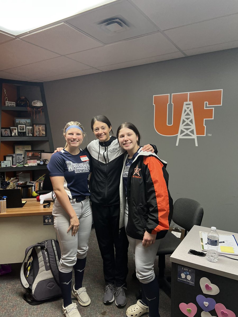 Kenziewoods10's tweet photo. I am extremely happy to announce that I will be continuing my academic and athletic career at The University of Findlay. I want to thank God for the awesome opportunity! I also wanted to thank my family and all of my past and present coaches for helping me get to this point!🧡🖤 https://t.co/SRXpbZtkOD