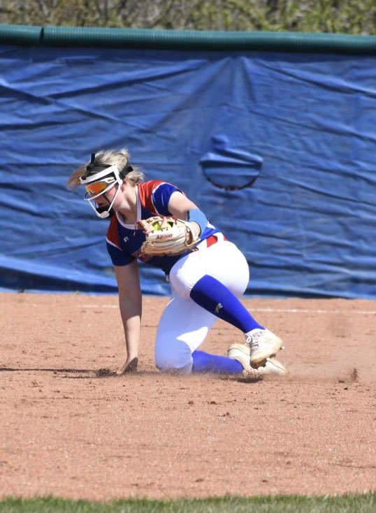 Kenziewoods10's tweet photo. I am extremely happy to announce that I will be continuing my academic and athletic career at The University of Findlay. I want to thank God for the awesome opportunity! I also wanted to thank my family and all of my past and present coaches for helping me get to this point!🧡🖤 https://t.co/SRXpbZtkOD