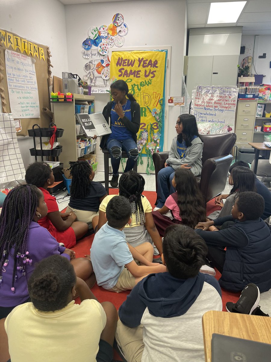 msmartello2's tweet photo. Our @TradewindsMS AVID book buddies came to read for #WorldReadAloudDay! They did such a great job and our students LOVED it! @Ms_Williams02 @Tradewinds_Prin @DVESPrincipal @LibraryCurrent #lovemylibraryPBCSD https://t.co/UlMeVUXNOt