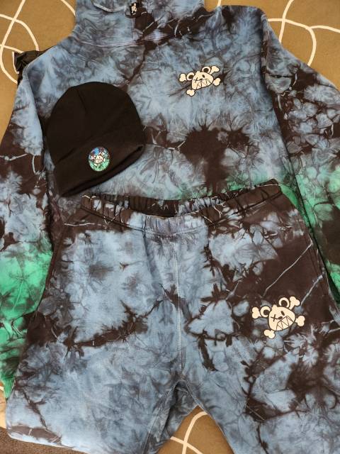 bigboycoops's tweet photo. My wife calls = "you've got a package"
Me = "Open it up! Send me a picture"
L F G @killabearsnft merch has arrivedπ₯ π€ β€οΈ π» #killabears #killamerch
What a vibe! π¦πΊ #killaverse #NFTs https://t.co/q8xni6wMJs