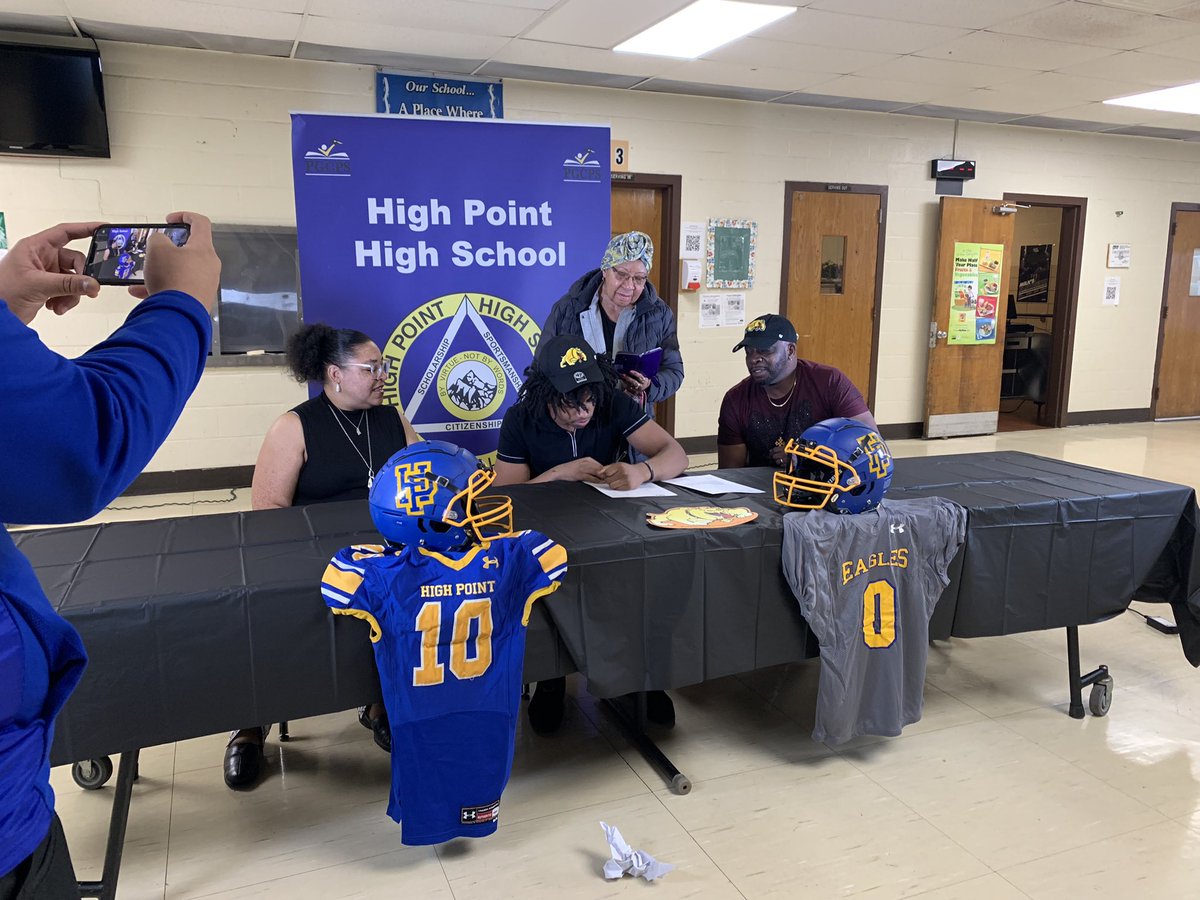 HPFootballPTN's tweet photo. Congratulations to @luul_jefe for signing his NLI to Bowie State University! #Truck #WHYnotHP https://t.co/2dfpVyVSTQ