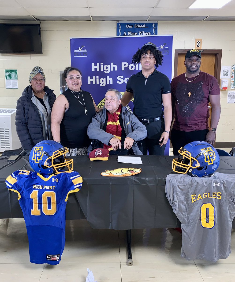 HPFootballPTN's tweet photo. Congratulations to @luul_jefe for signing his NLI to Bowie State University! #Truck #WHYnotHP https://t.co/2dfpVyVSTQ