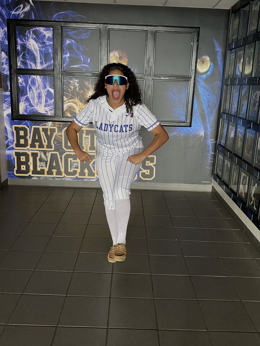 itsnunugurlll's tweet photo. Happy National Girls and Women in Sports Day🥎🏐💙💛#NationalGirlsAndWomenInSports #highschoolsports #ilovesports #softball #volleyball #retweet #BCFND https://t.co/rBmby6ksEV