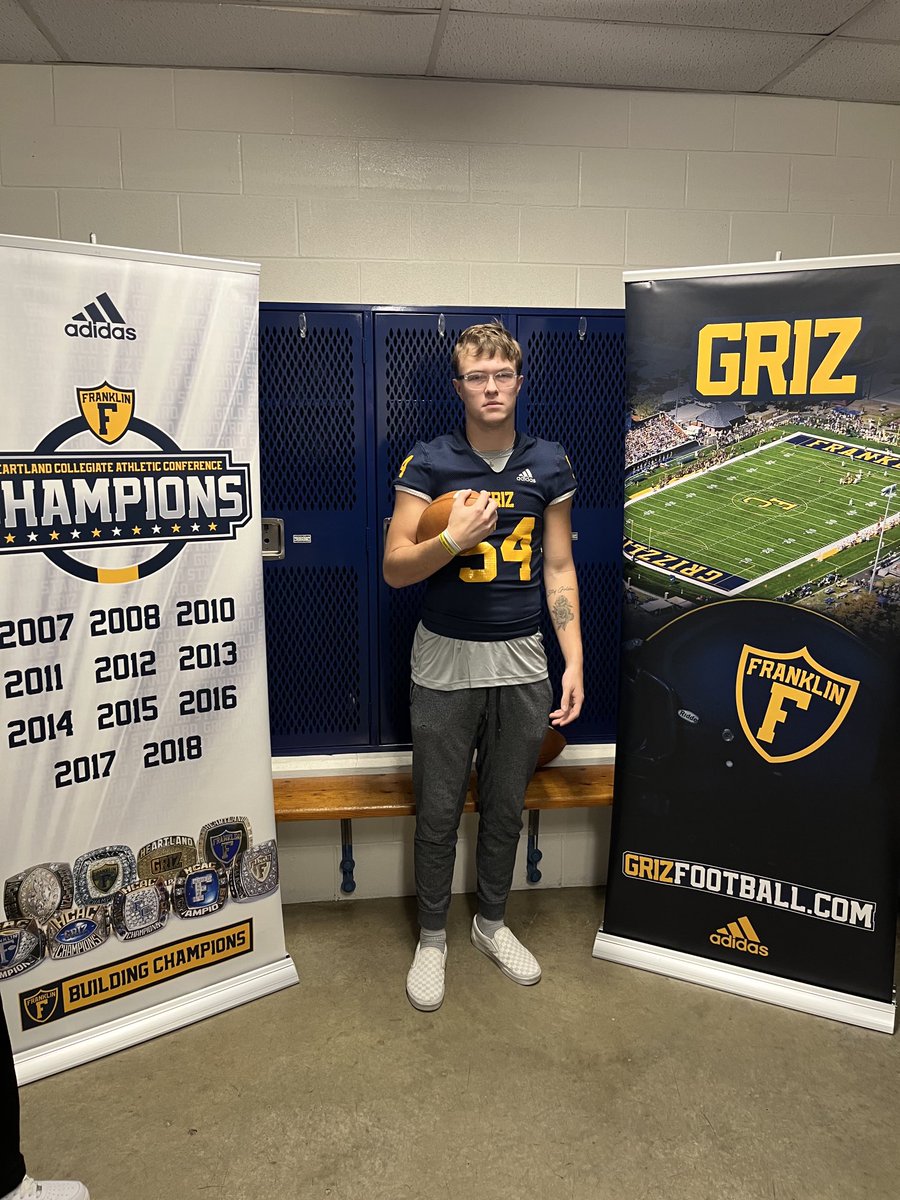 Mitchell934's tweet image. Excited to announce my commitment to franklin college! Go🐻🔵🟡!
⁦@AlanHensell⁩ ⁦@Coach_Roz⁩ ⁦@Coach_McNeely_⁩ ⁦@Coach_McElwain⁩ 
⁦@TheSupercop2366⁩