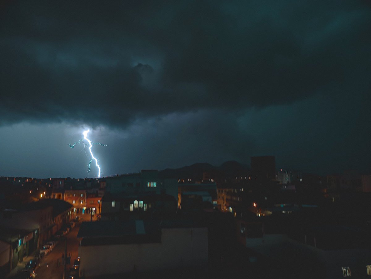 ValarDohaerish's tweet photo. Registros 01/02
Tempestade de Verão https://t.co/Bjr99FW88s