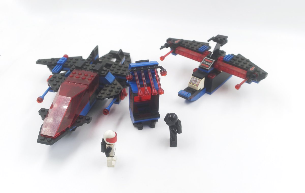 DandumontP's tweet image. Un #SpacePolice un peu plus gros. Mais il faut que je commande des piles 9V.