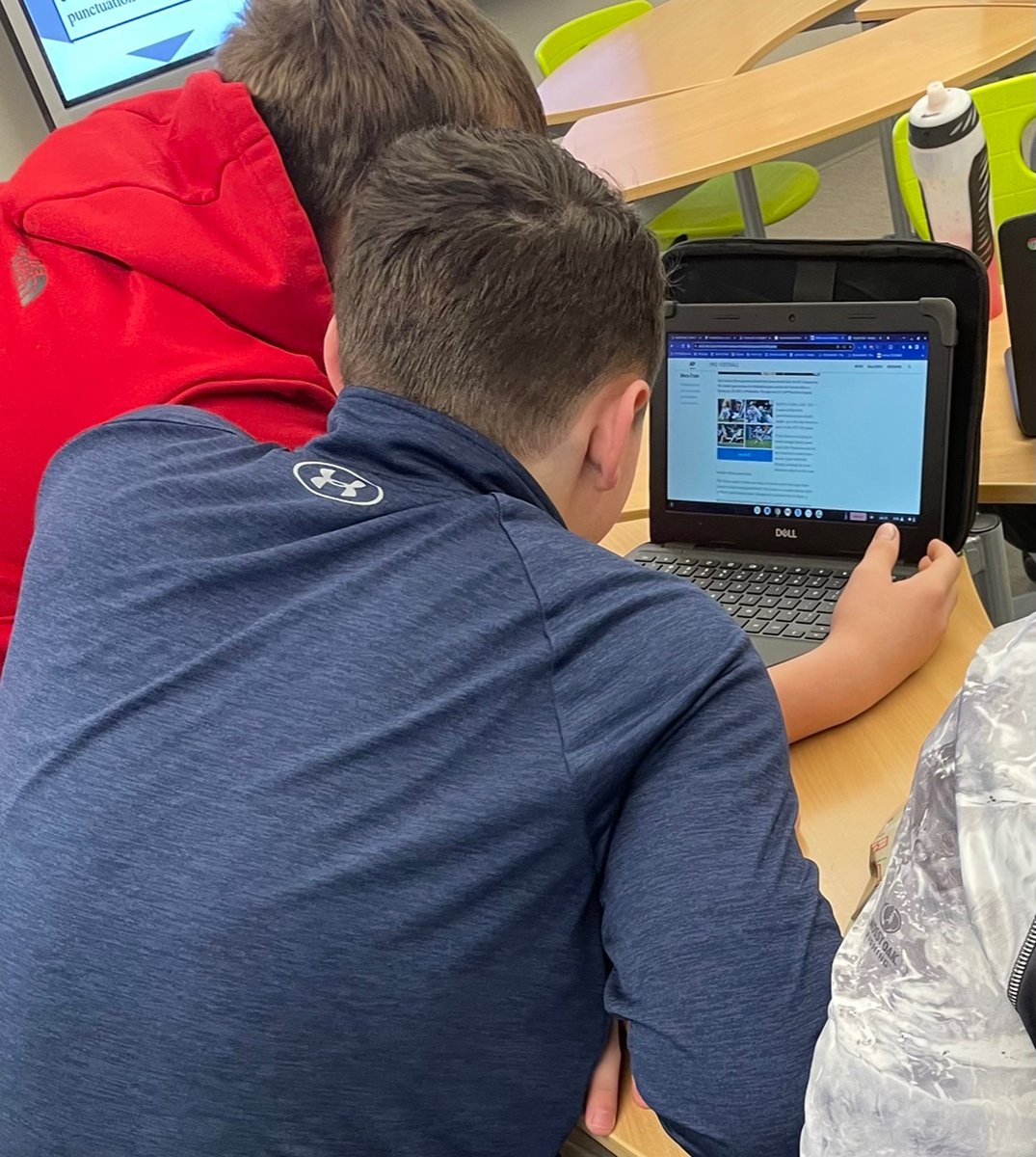 Love when scholars are invested in their learning and choose what they read! @FCMSPrincipal  #SelfDeterminedLearning