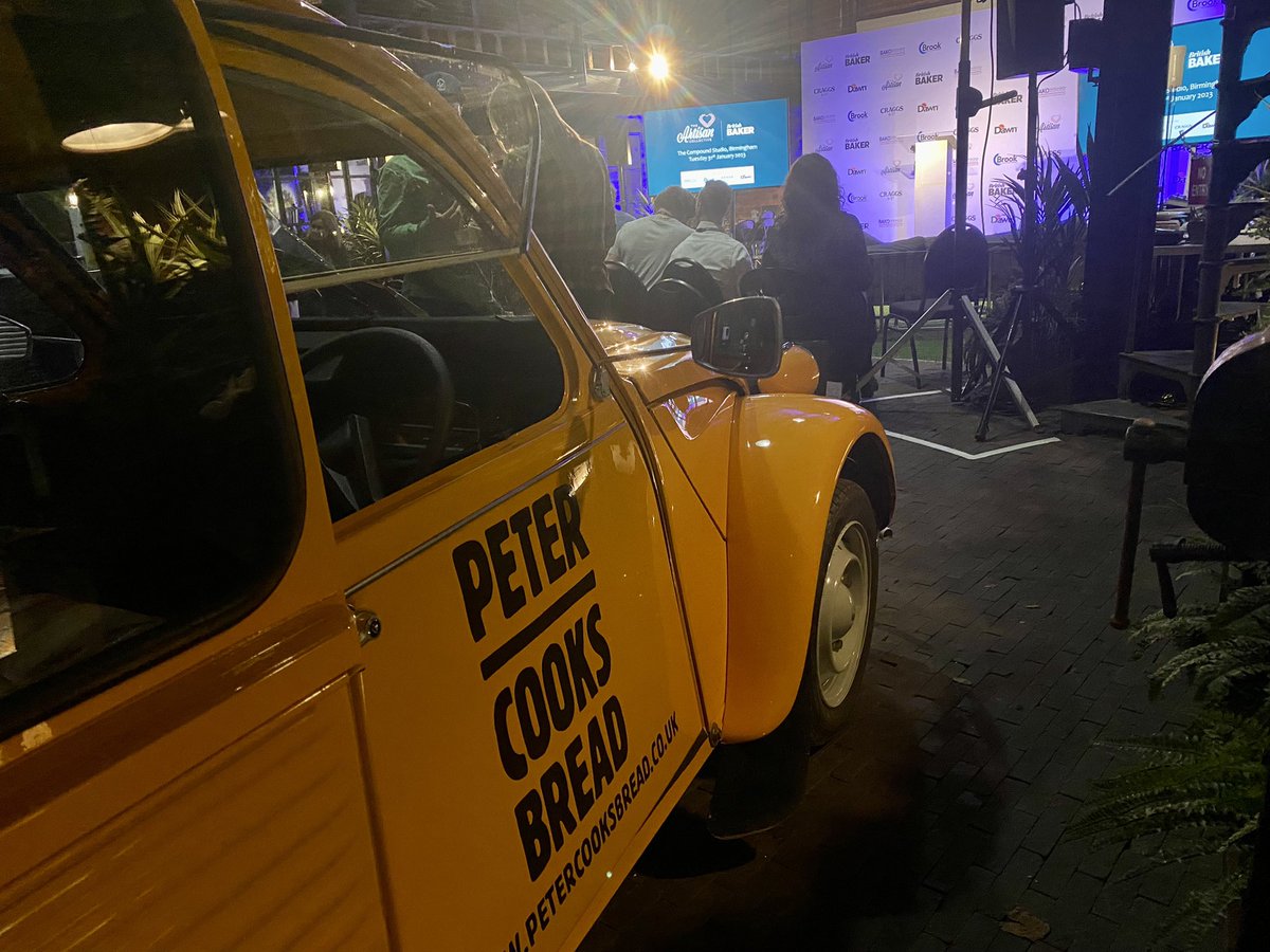 PeterCookbaker's tweet photo. We went out on the town yesterday. #citroen2cv #artisancollective https://t.co/JQ6I941wxd