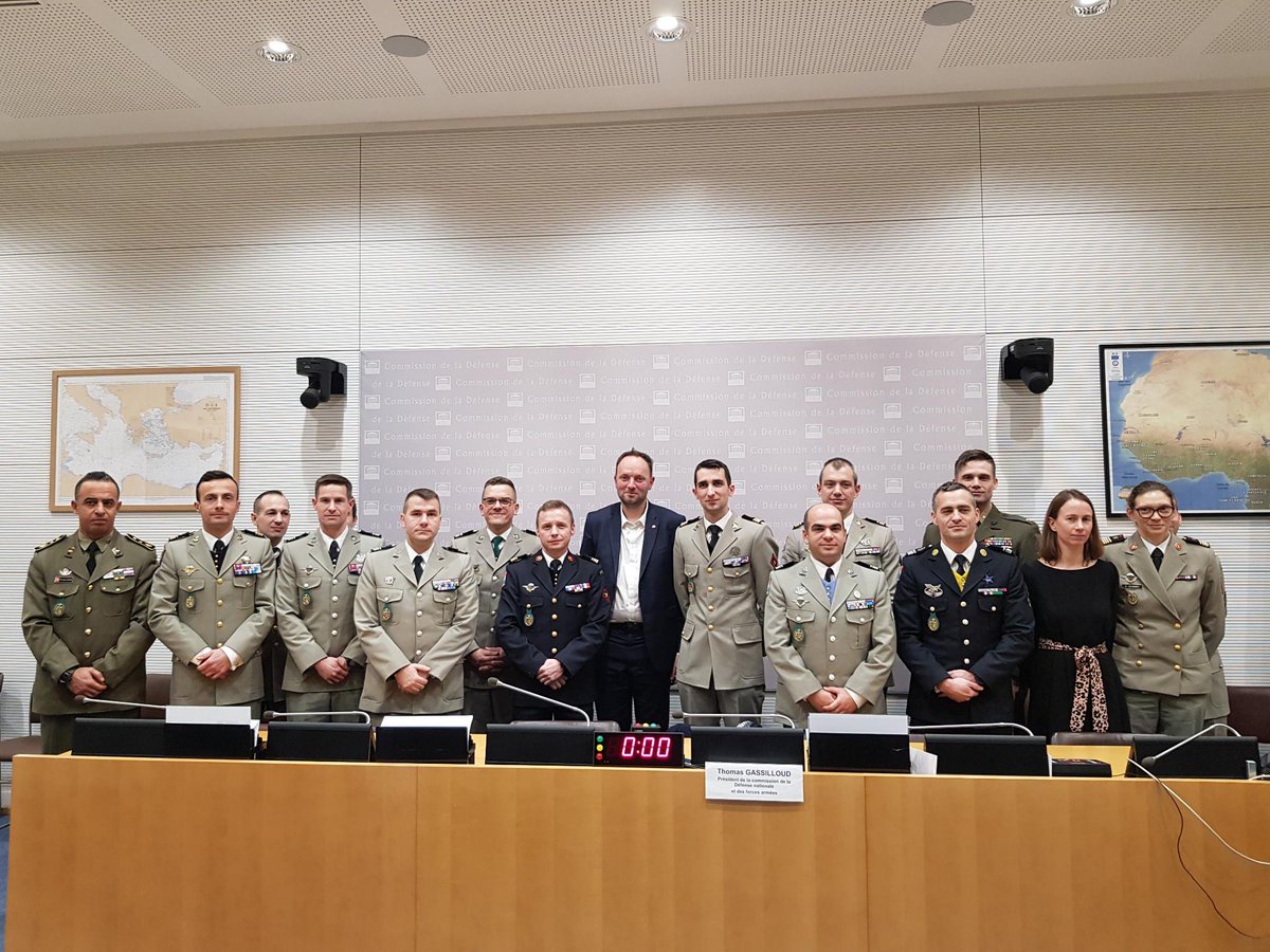 tgassilloud's tweet photo. Ukraine, loi de programmation militaire, résilience nationale : j’ai échangé avec des stagiaires de l'@EdgTerre auxquels j’ai notamment pu présenter la @AN_Defense et sa stratégie Puissance - Résilience - Influence.

Ils seront les chefs de demain ! https://t.co/cuQ0FohXSN
