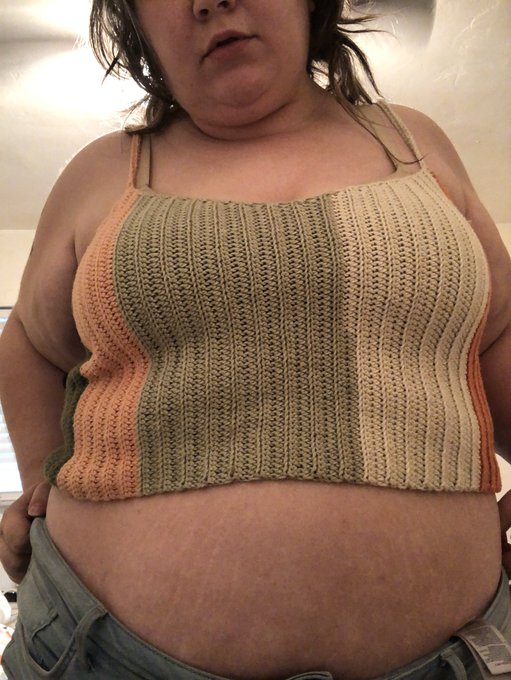 I’m just out here making crop tops like nobody’s business. #crochet #plussizefashion https://t.co/oa