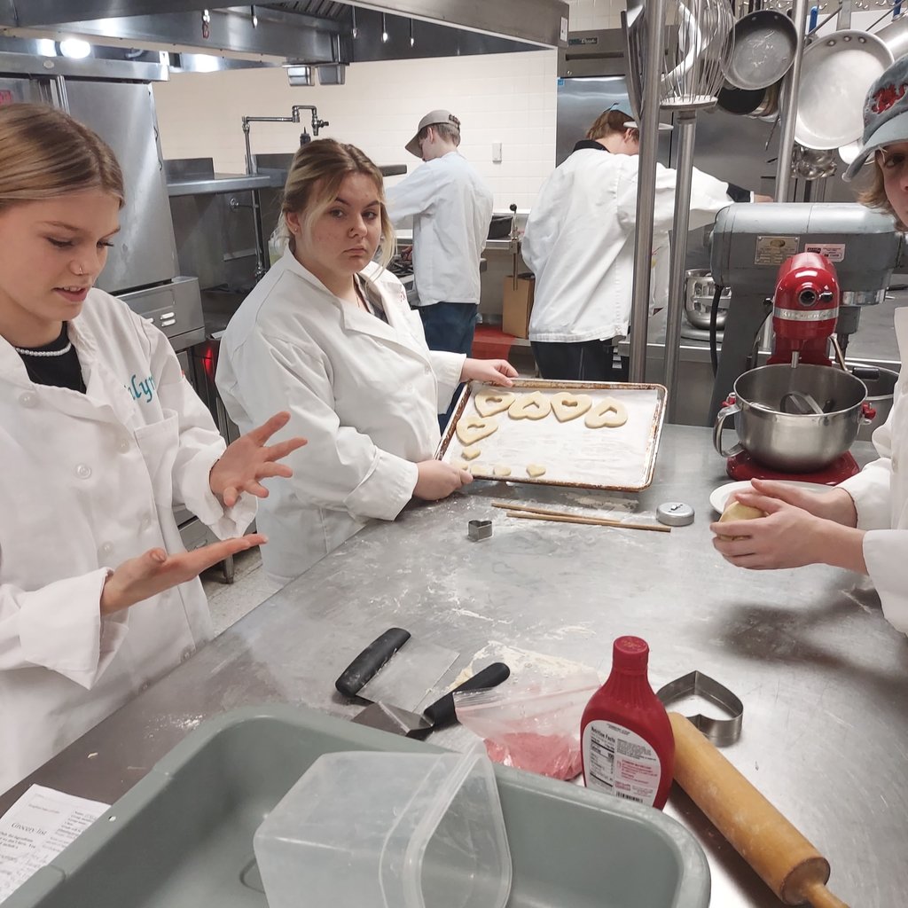 Pekin High School on Twitter "Thee doughnut bakeoff continue with a