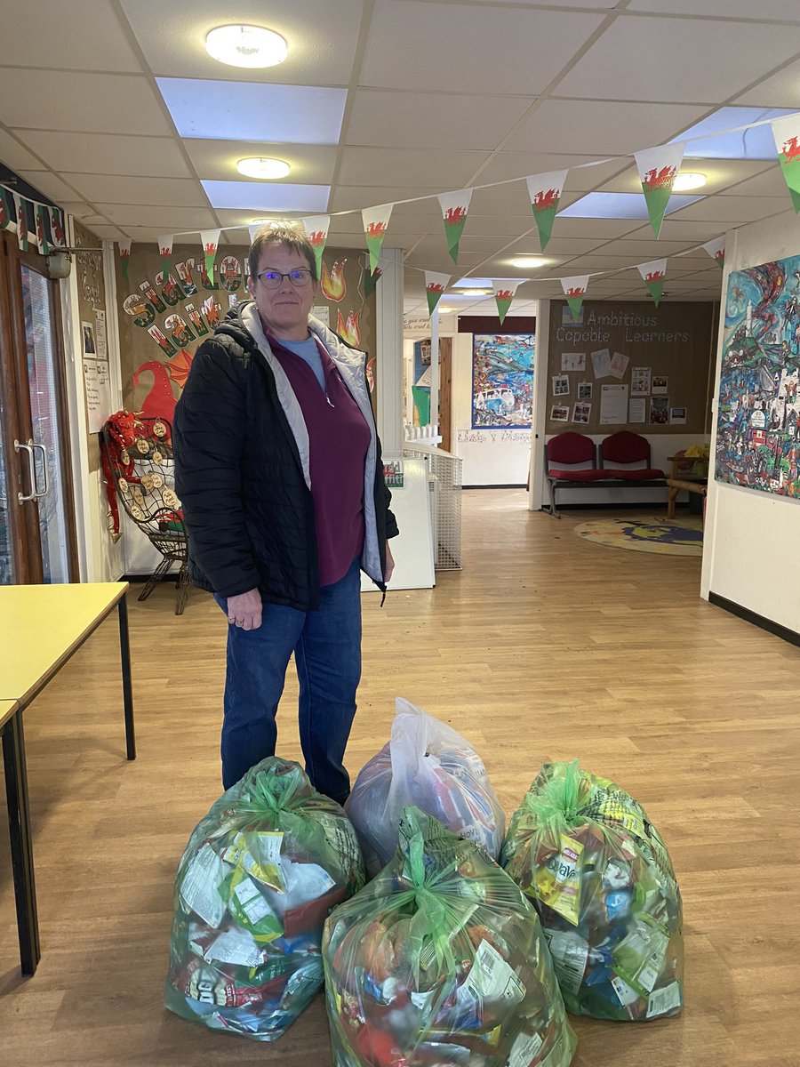 KnelstonPrimary's tweet image. Diolch to Tracey @PittonCross for continuing to support the community with recycling and for collecting our bread bags, Pringles tubes and crisp packets! We collect these items as well as Pitton Cross Caravan Park and the sports club #knsppv #knspcom