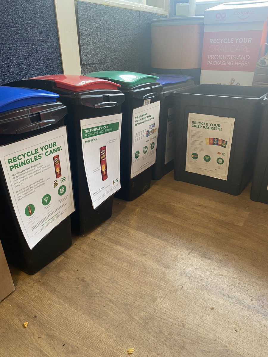 KnelstonPrimary's tweet image. Diolch to Tracey @PittonCross for continuing to support the community with recycling and for collecting our bread bags, Pringles tubes and crisp packets! We collect these items as well as Pitton Cross Caravan Park and the sports club #knsppv #knspcom