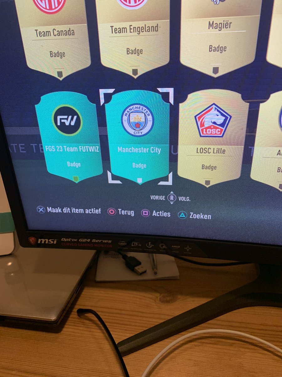 CryptoDennisM's tweet photo. @HecticTKS @AuzioMF ayo what is this badge? 2424 discard and blue? https://t.co/ptTzHGADJi