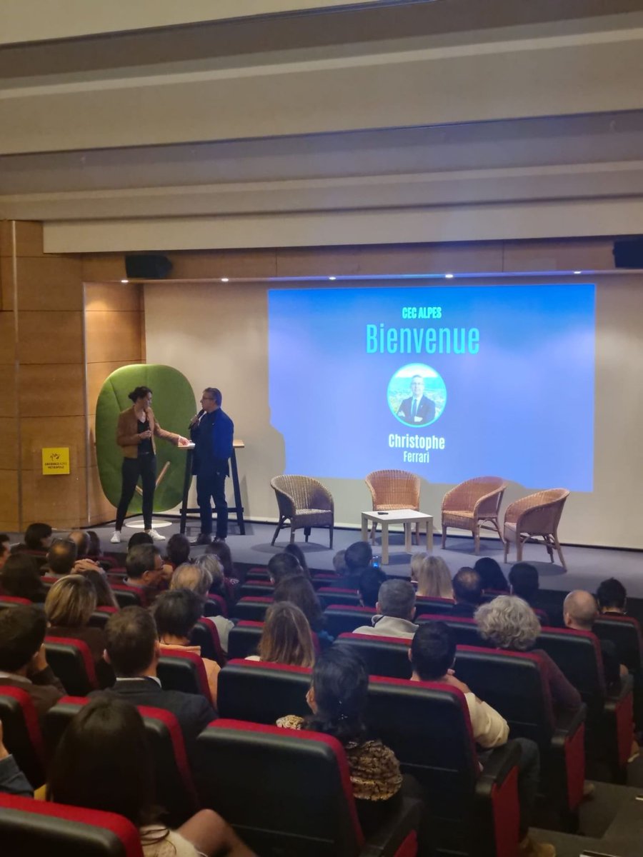 cferrari_38's tweet photo. 🙌🔵🟢Top départ de la #CECAlpes ! Et quelle énergie et détermination dans les 150 entreprises engagées.
C’est un vrai honneur et plaisir que d’accueillir le lancement de cette Convention des Entreprises pour le Climat, ici au siège de @GrenobleAlpes.
Avec tout mon soutien,
CF https://t.co/zQsfXV5x4m