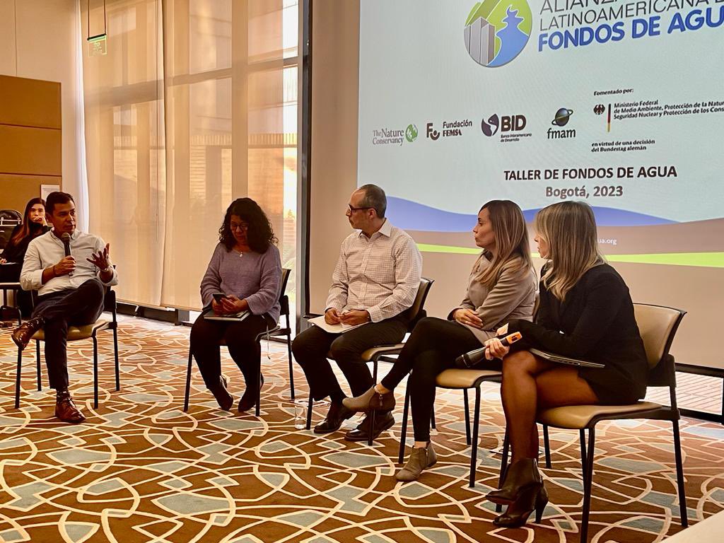 fondoaguayaque's tweet photo. El FAYN y el @FondoAguaSD participan en el Panel “Compartiendo experiencias de aprendizajes en materia de política pública para la seguridad hídrica y el fortalecimiento de los Fondos de Agua”, en el marco del Taller de Capacitación Fondos de Agua en Bogotá, Colombia. https://t.co/2TuJVhFTFu