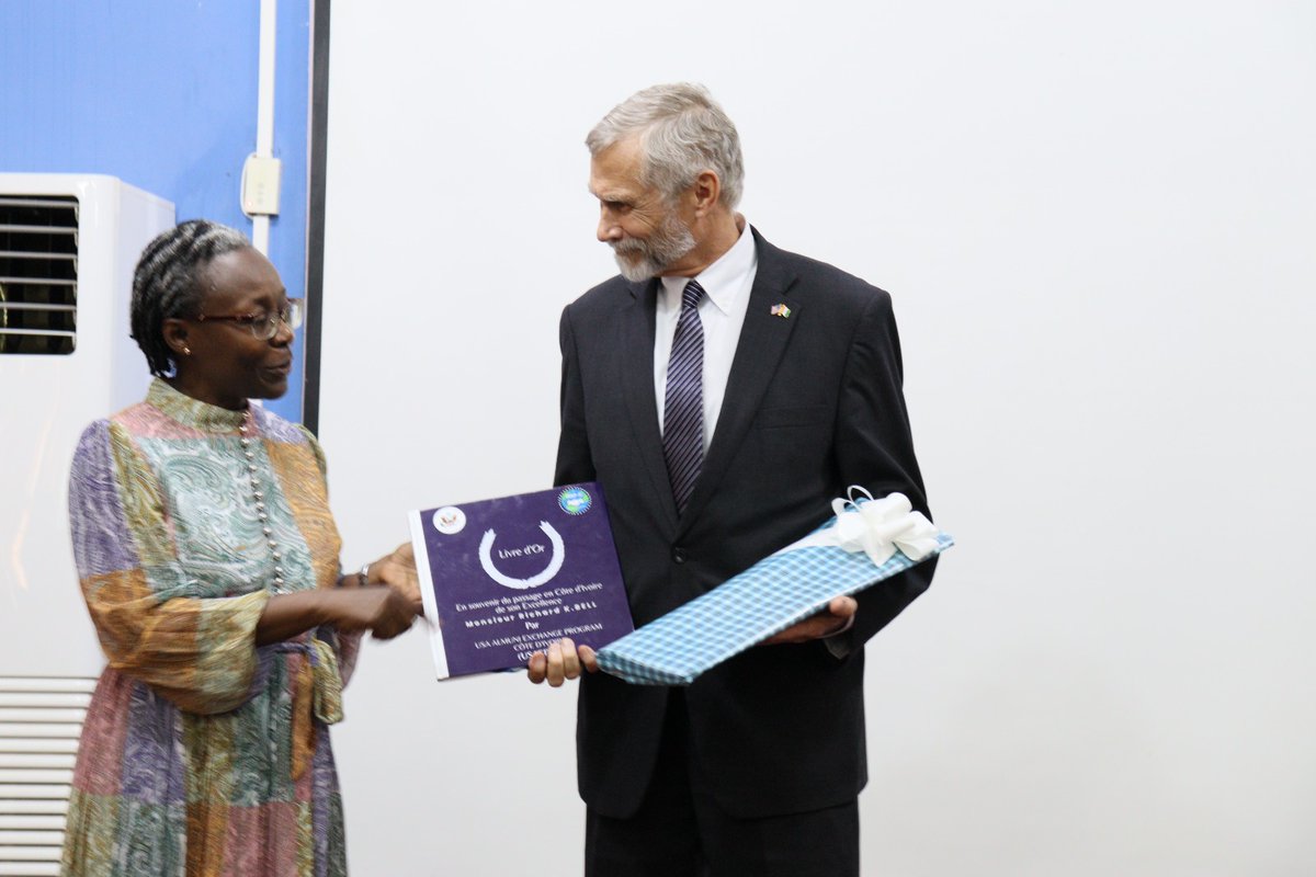UsaepC's tweet photo. L'#USAEP-CI organise une cérémonie en l'honneur de l'Ambassadeur des USA en CI SEM Richard K. BELL en fin de mission. Merci Excellence 🙏🙏🙏 U.S.
@USEmbAbidjan @USDEPARTMENTO12 @AmericanSpaces @exchangealumni @AmCorner_INPHB https://t.co/BO3gPYBpy5