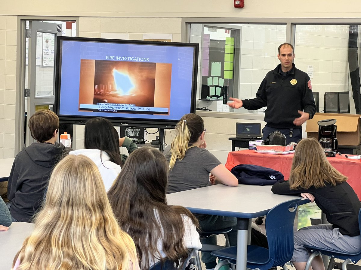 pizitzlibrary's tweet photo. Ryan Farrell &amp; Chris Vines speak with our Science Elective students about Fire Investigation and what they do. https://t.co/0OmiFr8cGm