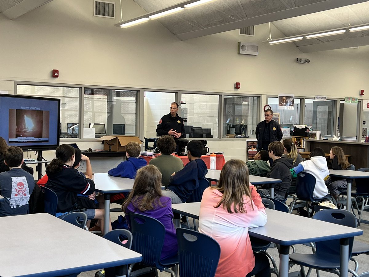 pizitzlibrary's tweet photo. Ryan Farrell &amp; Chris Vines speak with our Science Elective students about Fire Investigation and what they do. https://t.co/0OmiFr8cGm