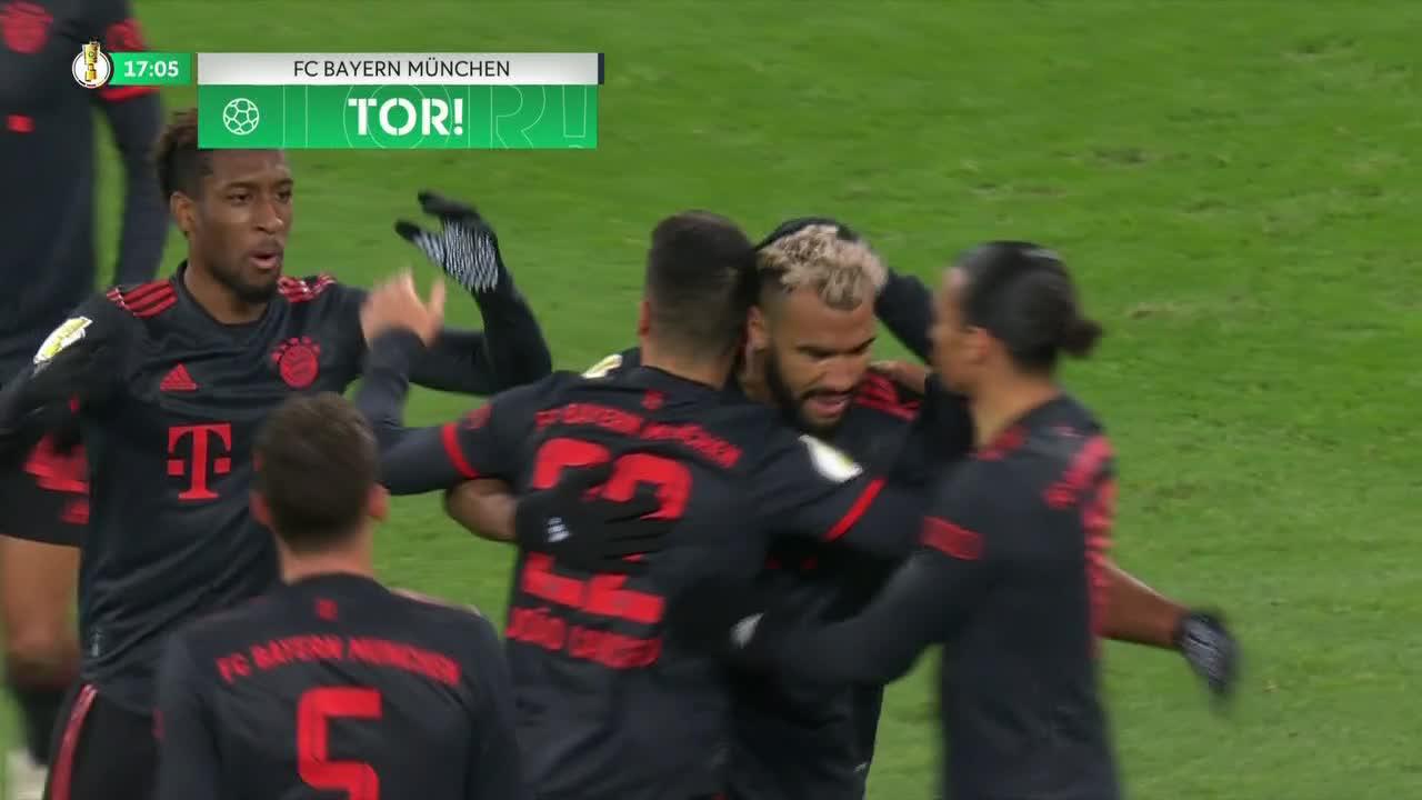 CANCELO ASSISTS CHOUPO-MOTING IN HIS BAYERN DEBUT 😨”