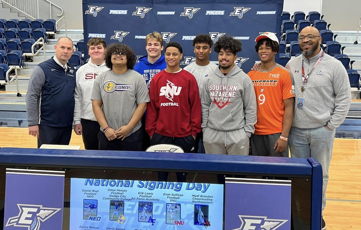 So proud to coach these young men!!  One missing, but had Eight Plainsmen sign today!!  #plainsmenpride
@TxConderCoach 
@CoachBigReemis