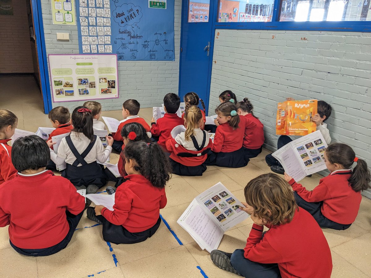 vmh_feye's tweet photo. En 1° de #Primaria están trabajando las profesiones como desempeño del proyecto "¿Qué seré de mayor?" a través de un Visual Thinking #vmhFEyE #colegiosFEyE #proyectodecomprension #expresionoral https://t.co/HyueDQOrOy