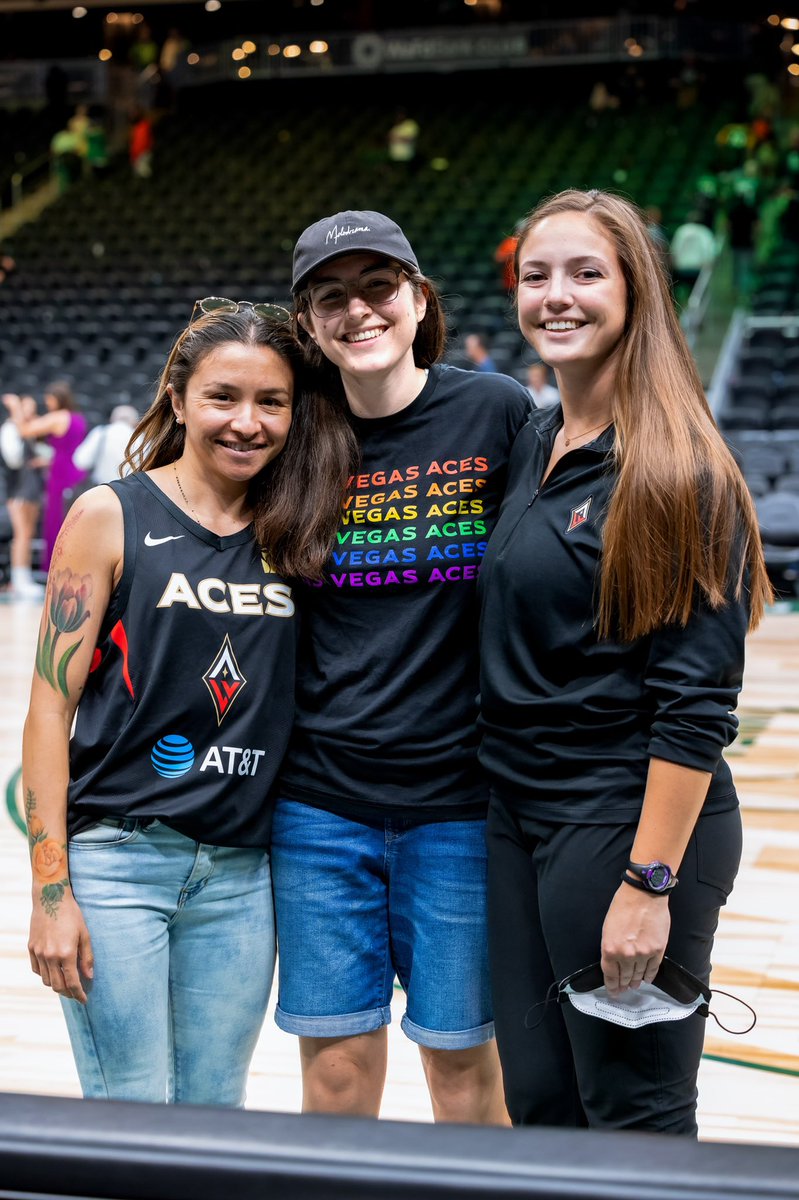 Erin Connor tweet media