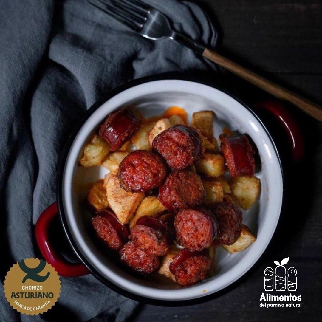 Con este frío solo podemos pensar en comernos un plato de @morcillachorizoasturianos con patatas.

Y a ti, ¿cómo te gusta el chorizo?