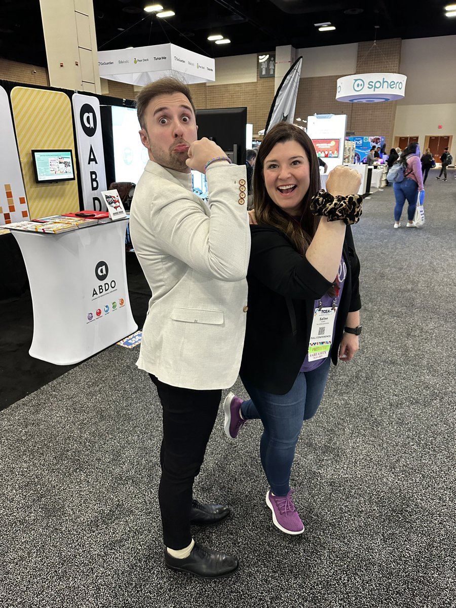 SalleeClark's tweet image. When you get a new AWESOME scrunchie from @mjmcalliwrites 👉You make sure to show it off as you walk around the #TCEA vendor floor 💜 

Thank you, friend! 🙌 
#TCEA22 #Jenallee #etwinz #twinzallee